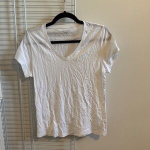 Mott & Bow Women's White V-Neck Short Sleeve Tee